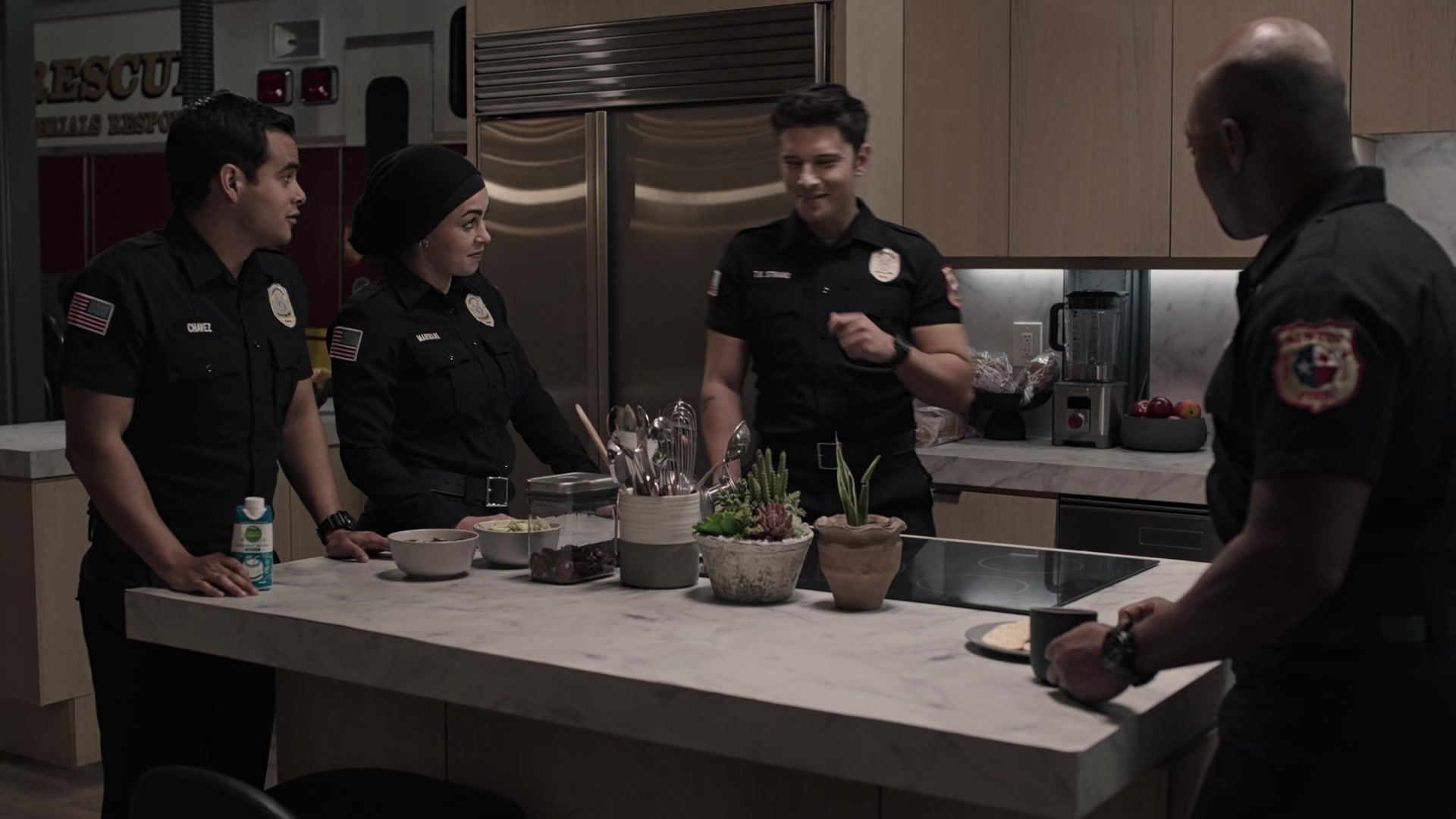 9-1-1_Lone_Star_S02E06_1080p_RRA_004620.jpg