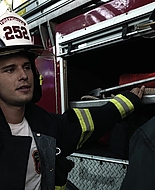 9-1-1_Lone_Star_S01E01_1080p_000620.jpg