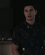 9-1-1_Lone_Star_S01E01_1080p_001939.jpg